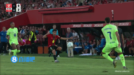 开云-险些发生冲突，拉菲尼亚剪刀脚飞铲染黄，马洛卡球员不满