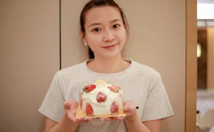 开云体育APP下载-奥运名将多面人生：甜蜜新婚 从商当院长身份不设限